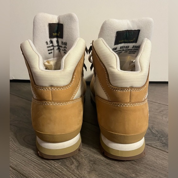 Women’s Timberland boots - Picture 3 of 5